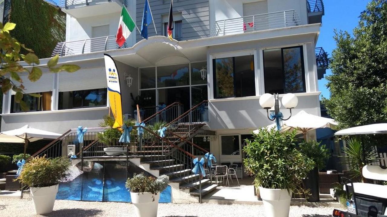 Hotel New Castle เชเซนาติโก ภายนอก รูปภาพ